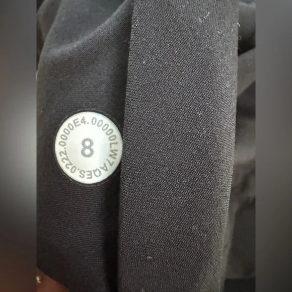 Lululemon shorts size 8 - Picture 4 of 4